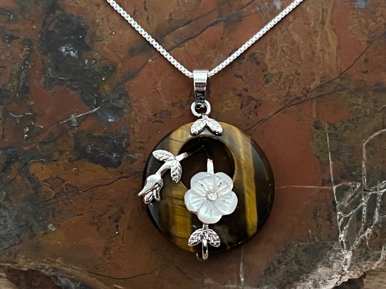 New Beautiful Tiger’s Eye & Mother Of Pearl Cherry Blossom Pendant Necklace G6XbbFh0D