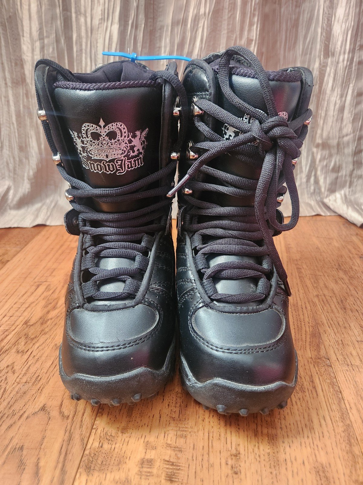 SNOWJAM snowboard boots - Youth size 1 d4bm2vslj