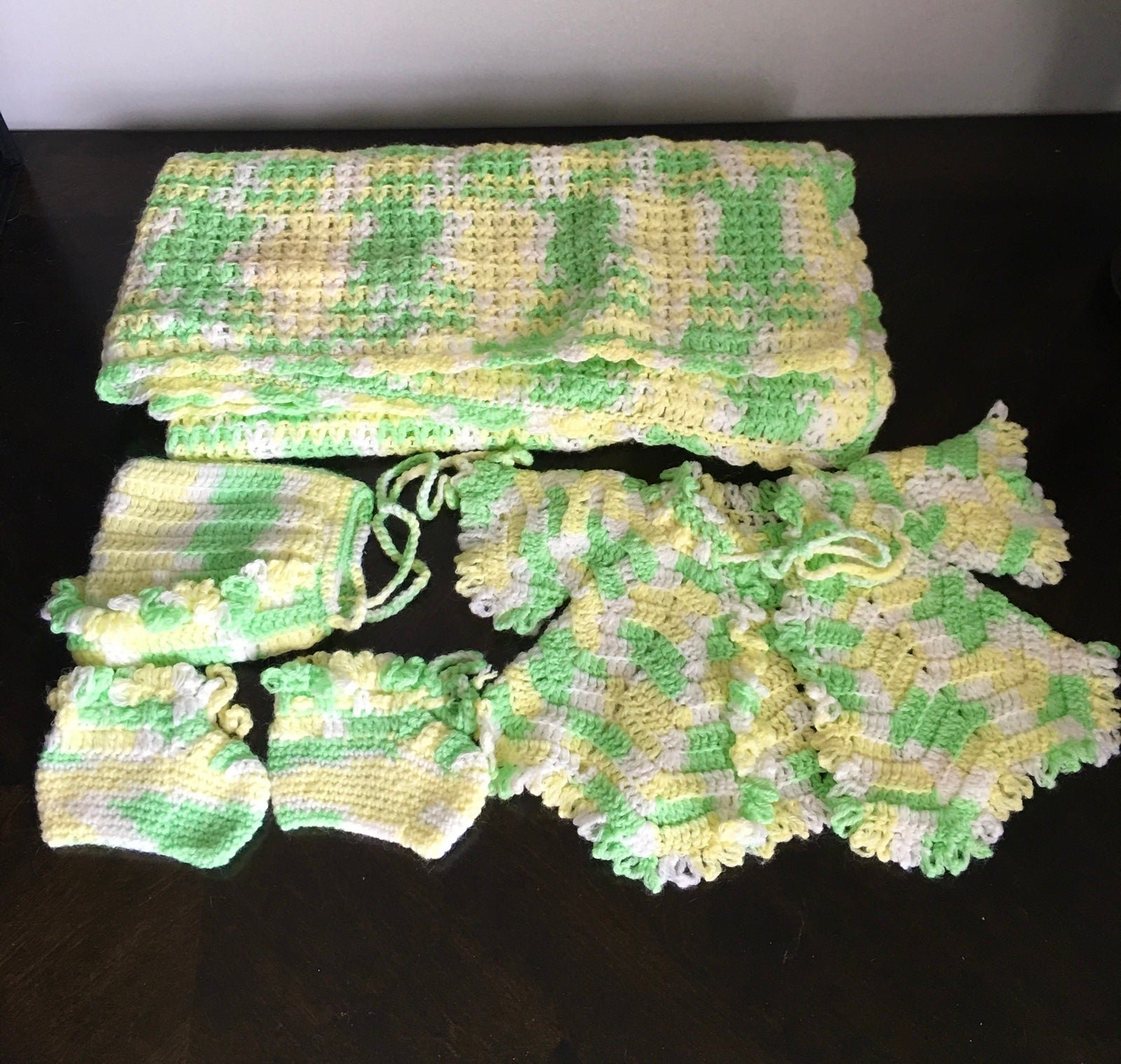 5PC VTG Handmade Green, Yellow & White Knitted Baby Blanket, Booties, Hat & Shaw 9Y5QBQ5iO